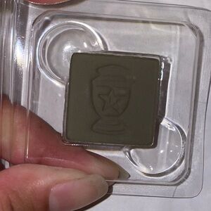 Jeffree Star single  eyeshadow color inheritance